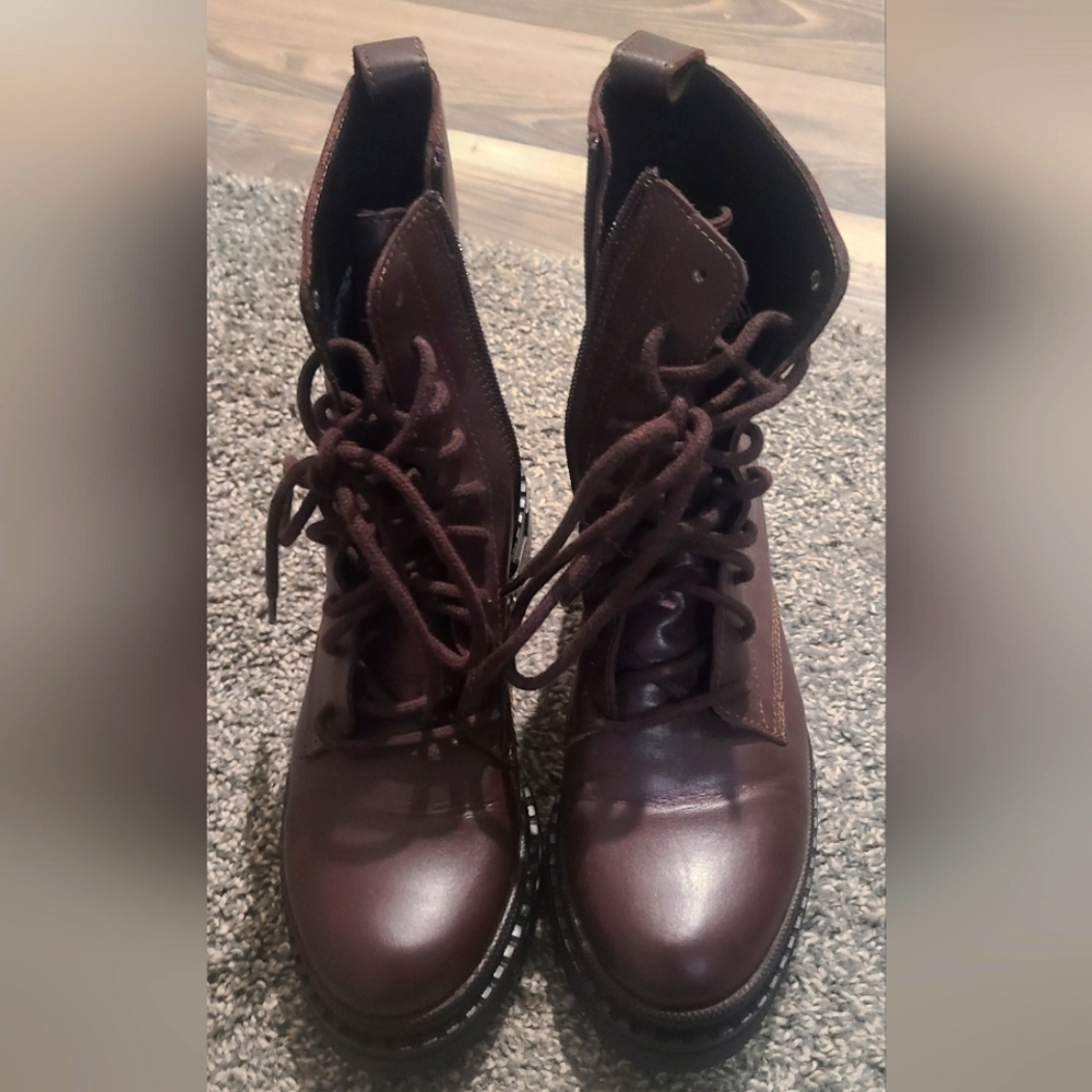 Size 8.5 Steve Madden Jamisyn Boots